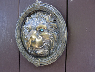 Gate with lion with jewel in his eye