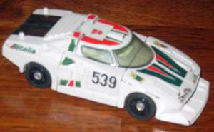 Wheeljack -- car form